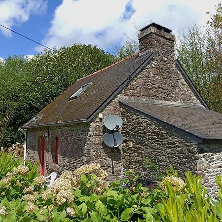 Character Breton Cottage Каре-Плугер Екстериор снимка