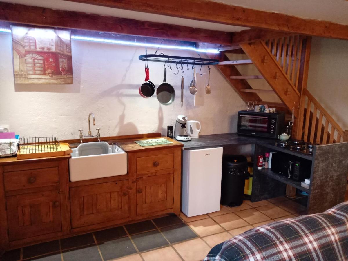 Character Breton Cottage Каре-Плугер Екстериор снимка