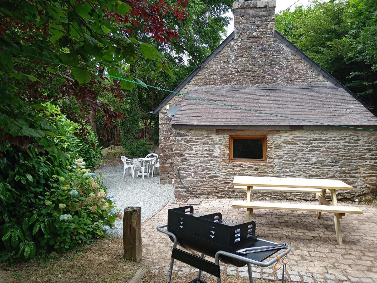 Character Breton Cottage Каре-Плугер Екстериор снимка