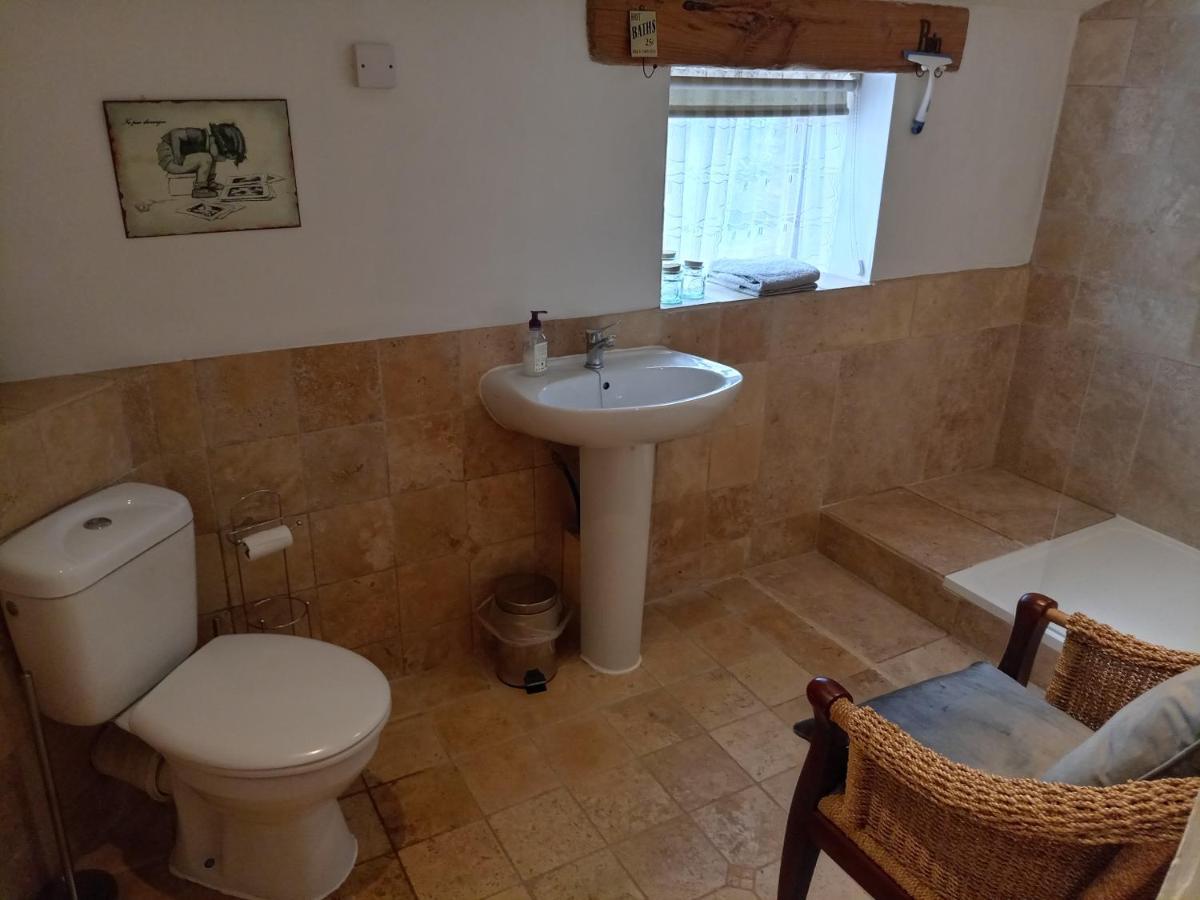 Character Breton Cottage Каре-Плугер Екстериор снимка