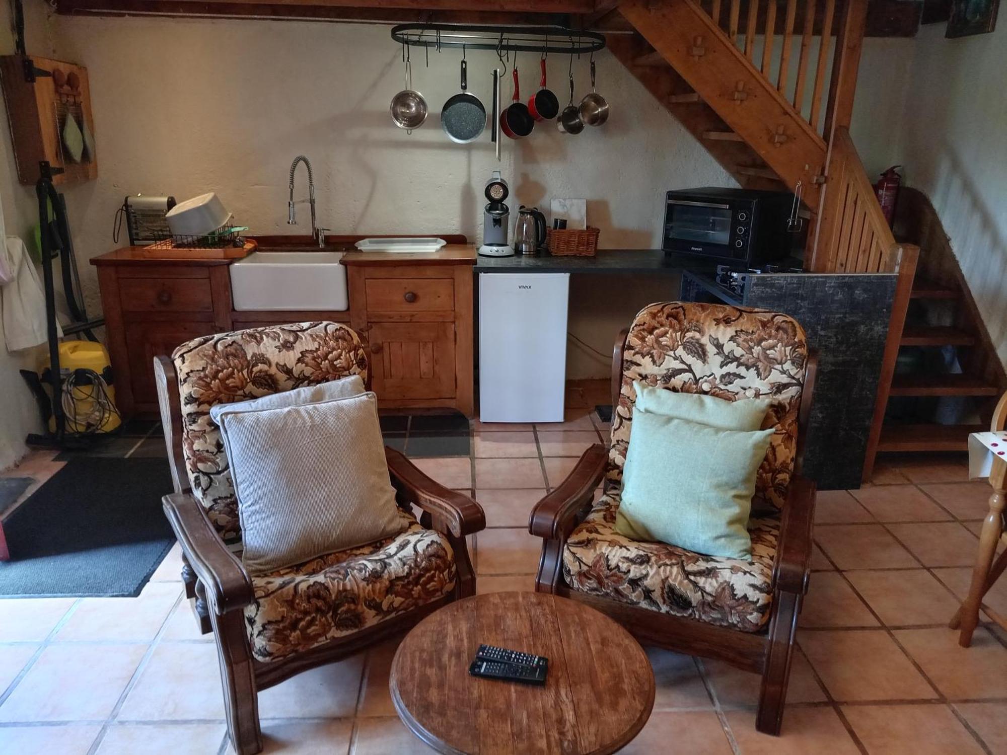 Character Breton Cottage Каре-Плугер Екстериор снимка