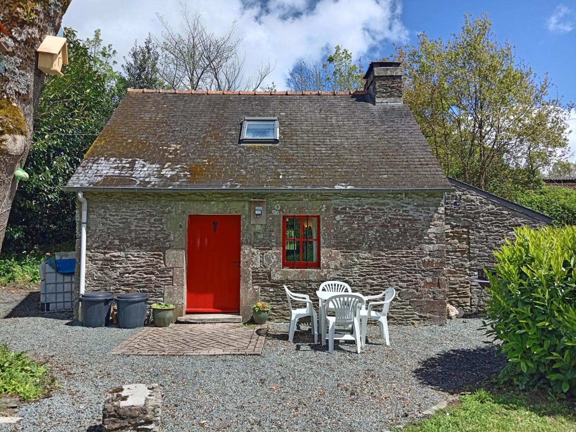Character Breton Cottage Каре-Плугер Екстериор снимка