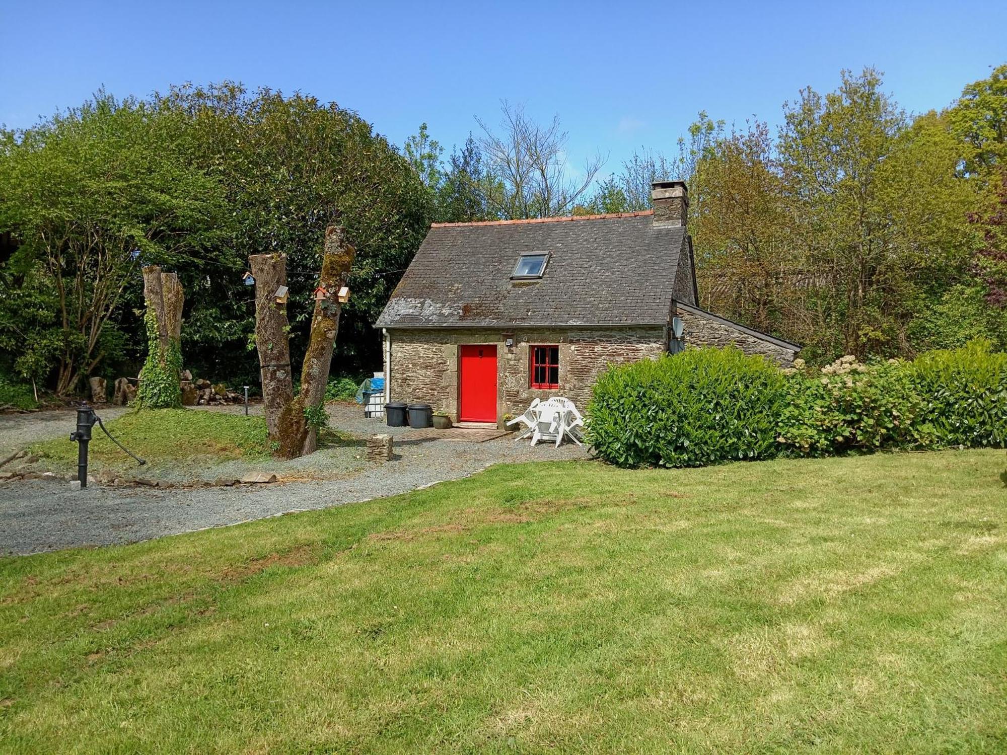 Character Breton Cottage Каре-Плугер Екстериор снимка