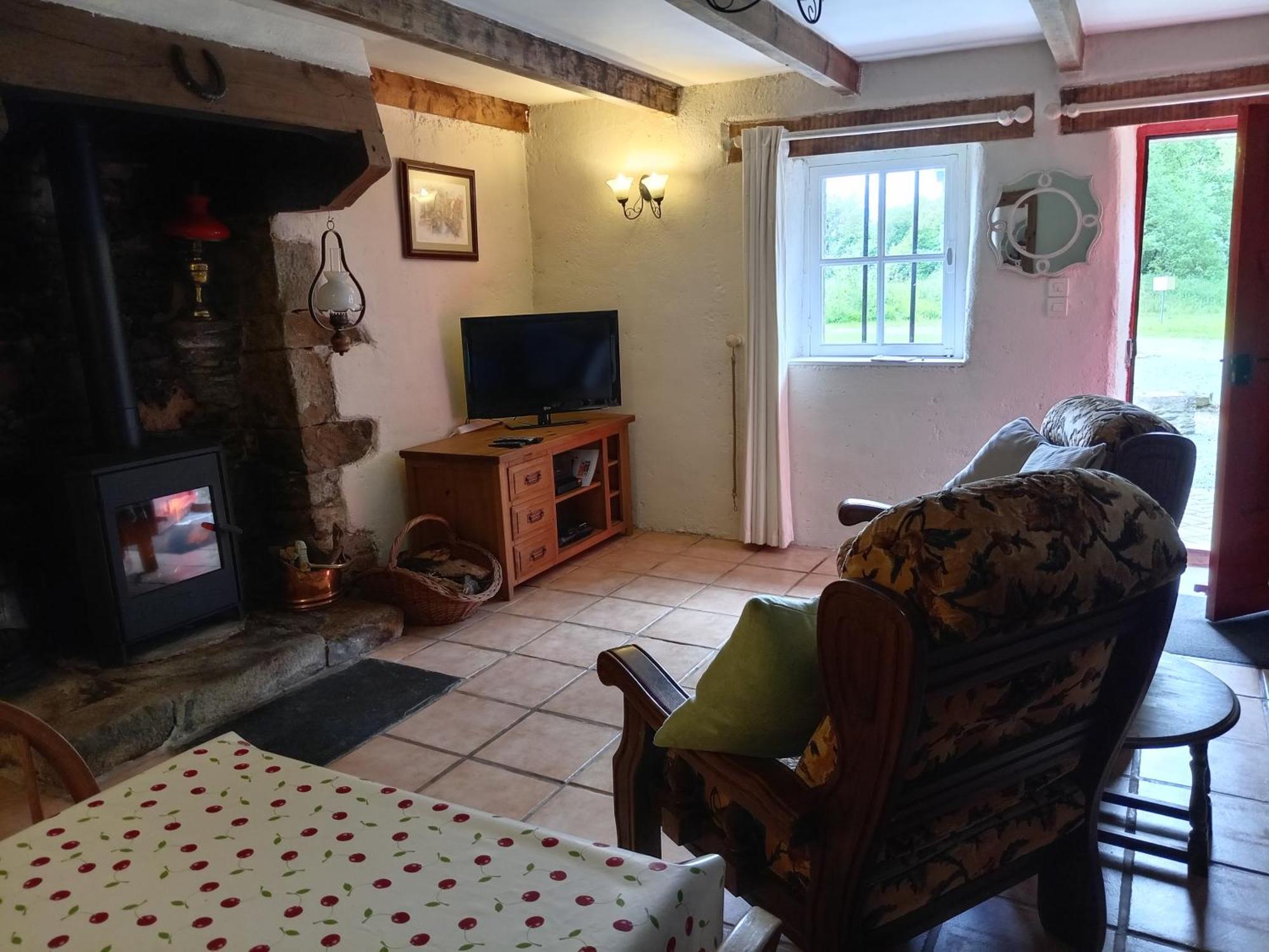 Character Breton Cottage Каре-Плугер Екстериор снимка