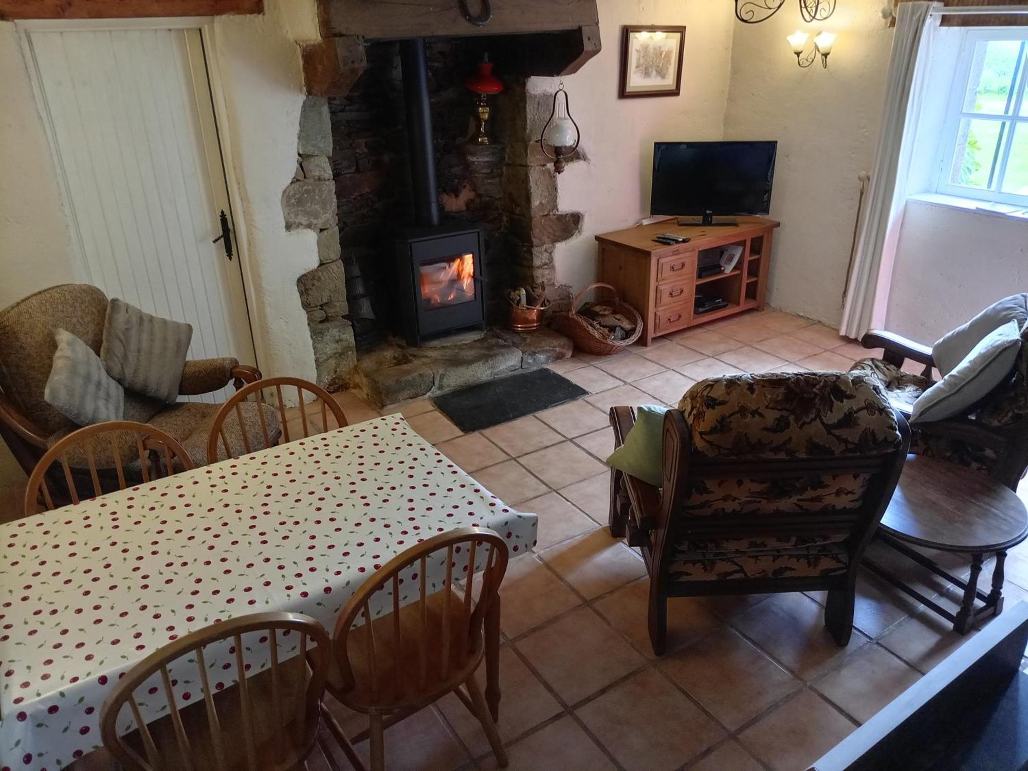 Character Breton Cottage Каре-Плугер Екстериор снимка