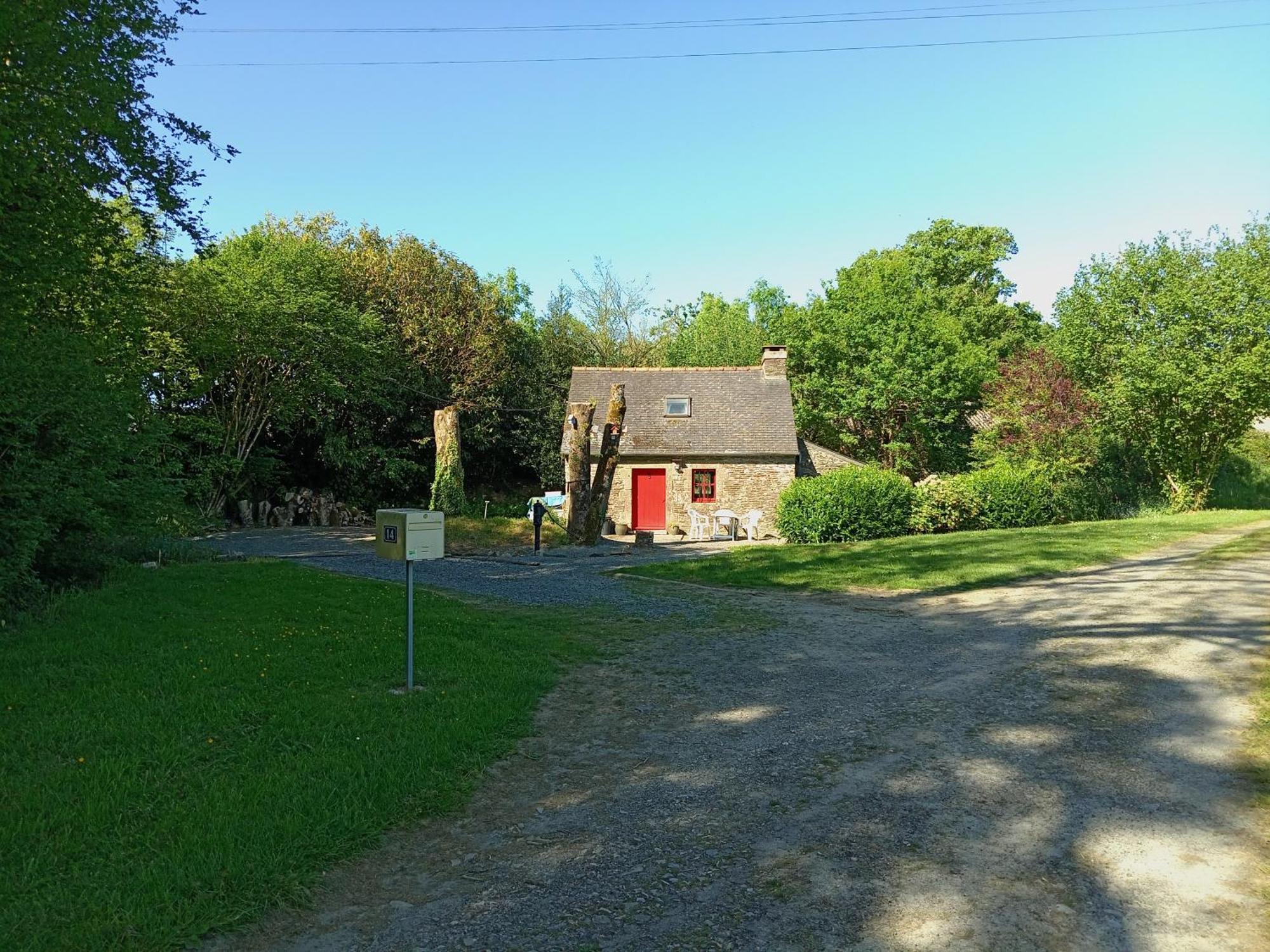 Character Breton Cottage Каре-Плугер Екстериор снимка